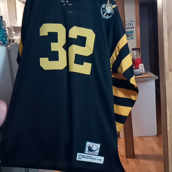 Jeans and shirts - Picture 2 of 9